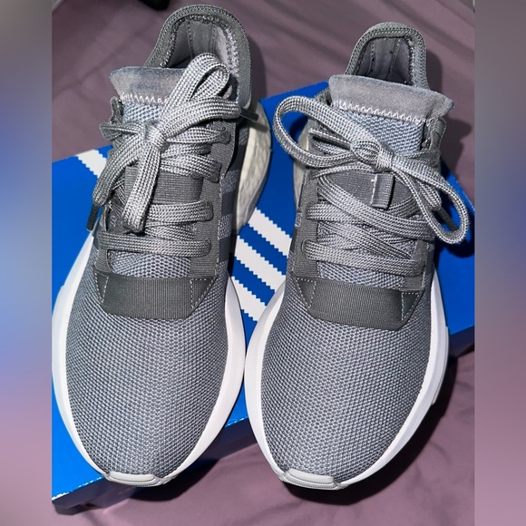 Adidas Pods 3.1 Youth size 5 - Picture 4 of 7